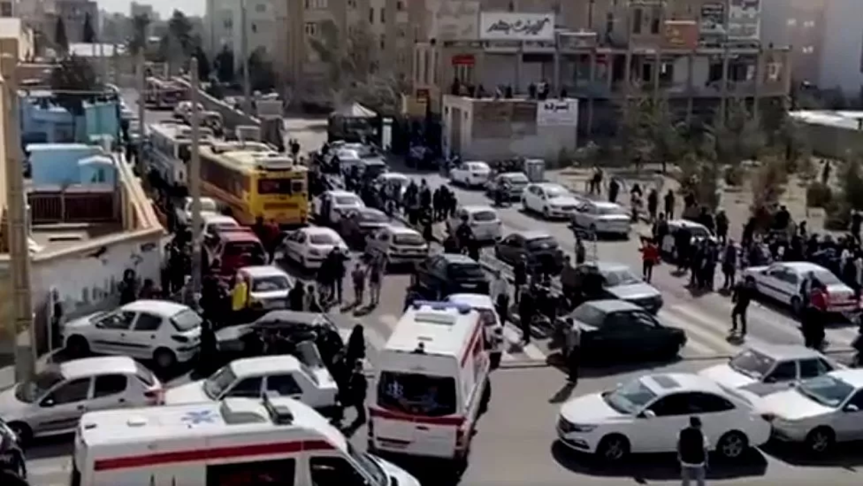इरानी विद्यालयमा फेरि ग्यास आक्रमण : १०० भन्दा बढी छात्रा अस्पताल भर्ना